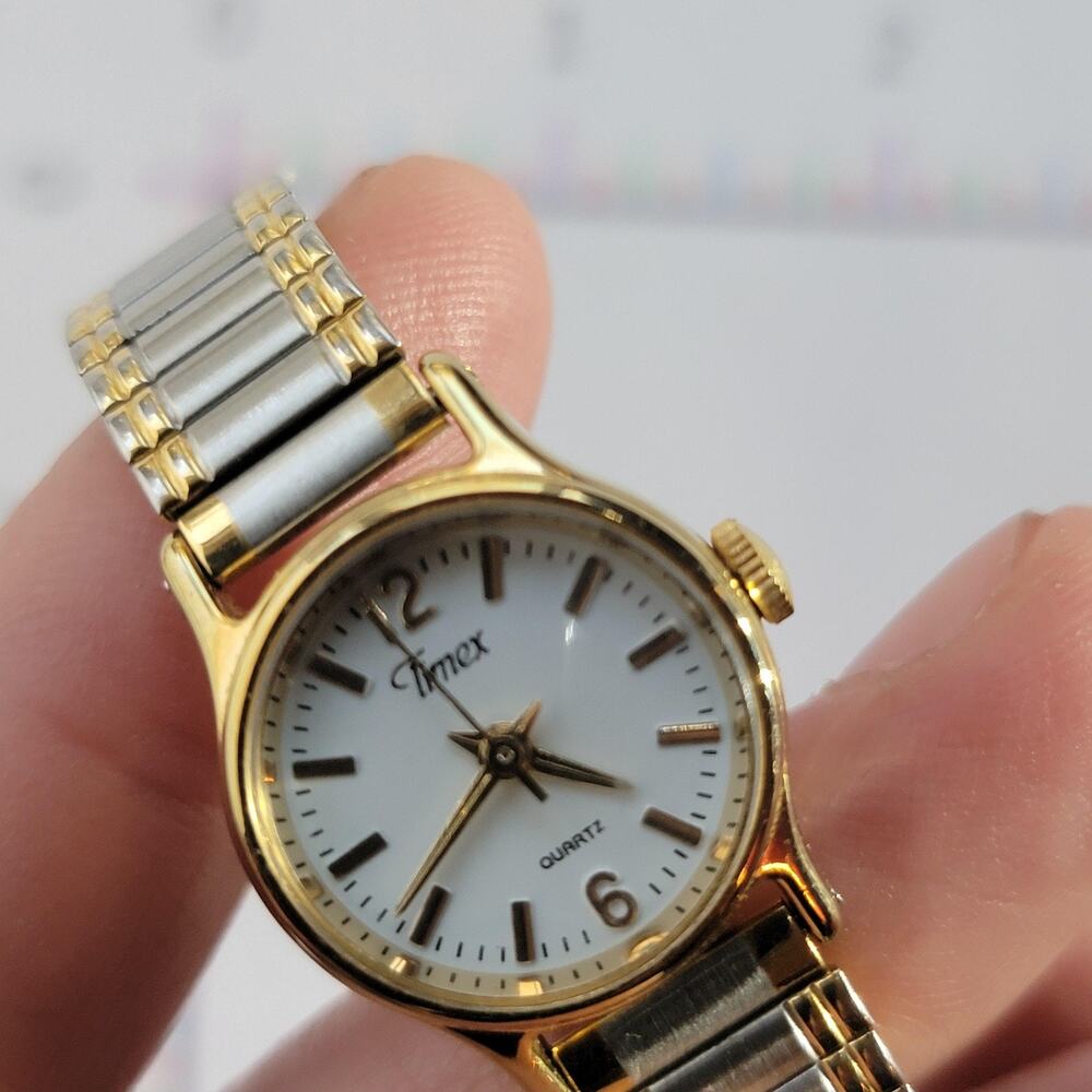 Vintage Timex C-12G Womens Watch White Dial Gold Case Two-Tone Bracelet Quartz - Picture 2 of 5